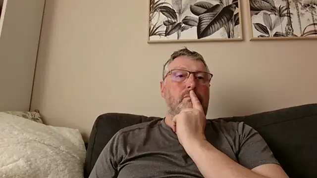 doudou310 online show from April 11, 2026, 7:45 am