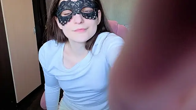 Snapshot of Helgamunn chatting on February 22, 2026, 12:47 pm Helgamunn online show from February 22, 2026, 12:47 pm