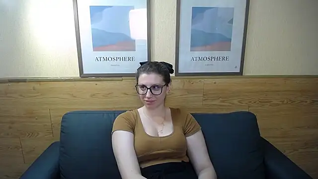 LilianaShine online show from July 15, 2026, 5:02 am