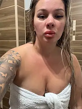 sexybatwomen33 online show from May 13, 2026, 6:44 am