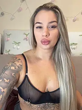sexybatwomen33 online show from May 18, 2026, 6:52 am