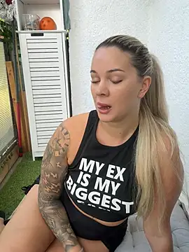 sexybatwomen33 online show from May 27, 2026, 6:21 am
