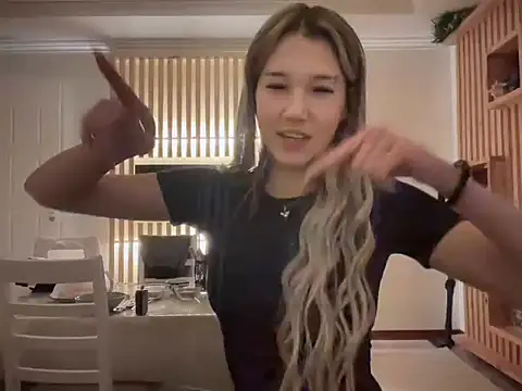 Snapshot of lilXdomiii chatting on February 2, 2026, 1:54 pm lilXdomiii online show from February 2, 2026, 1:54 pm