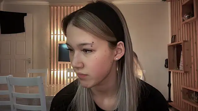 Snapshot of lilXdomiii chatting on February 5, 2026, 1:27 pm lilXdomiii online show from February 5, 2026, 1:27 pm