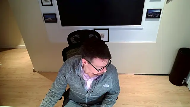 Snapshot of Scotsmanx chatting on February 17, 2026, 8:04 pm Scotsmanx online show from February 17, 2026, 8:04 pm