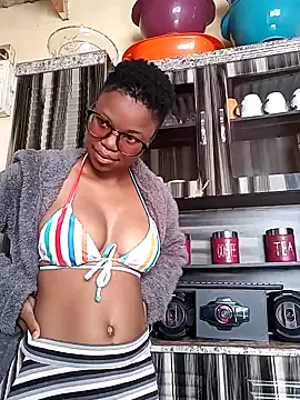 Snapshot of Sexylionessxx27 chatting on February 4, 2026, 6:30 am Sexylionessxx27 online show from February 4, 2026, 6:30 am