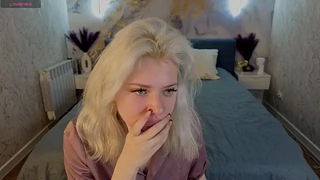 Snapshot of Kate_Krose chatting on February 17, 2026, 1:02 am Kate Krose online show from February 17, 2026, 1:02 am