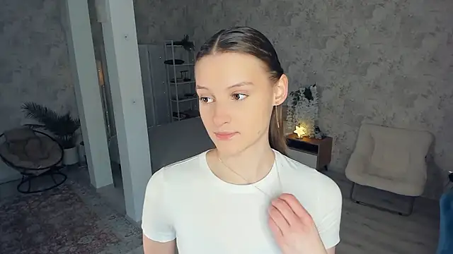 LianneBynon online show from March 5, 2026, 8:32 am