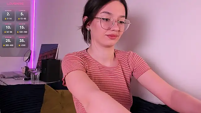 miabellee  online show from April 29, 2026, 9:10 pm