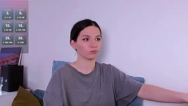 miabellee  online show from May 16, 2026, 10:36 am