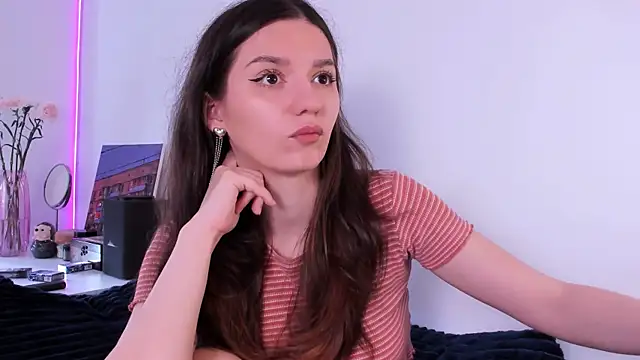 miabellee  online show from May 18, 2026, 7:03 am