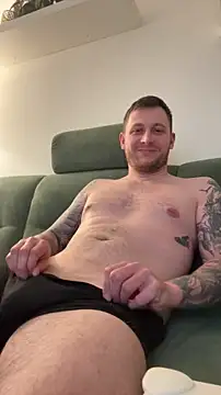 Snapshot of LubasOriginMen chatting on February 8, 2026, 3:37 pm LubasOriginMen online show from February 8, 2026, 3:37 pm