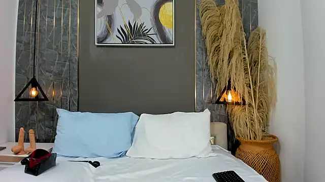 emma evanss   online show from April 7, 2026, 11:21 am