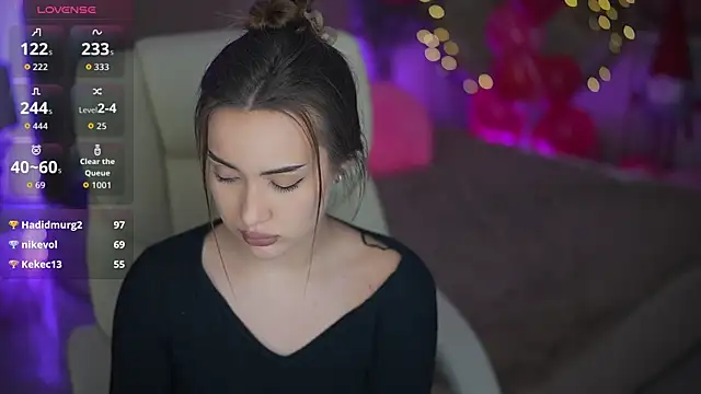 Snapshot of OliviaMoore_ chatting on February 17, 2026, 6:47 pm OliviaMoore online show from February 17, 2026, 6:47 pm