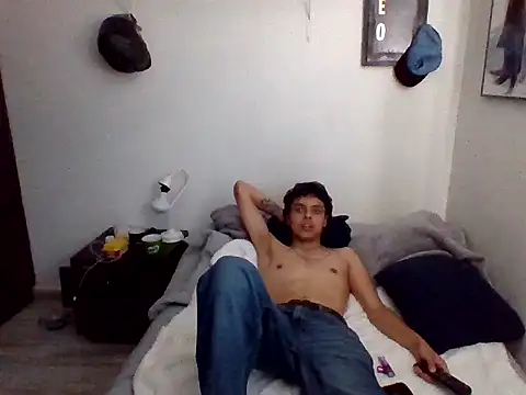 Snapshot of polixteo chatting on February 21, 2026, 8:43 pm polixteo online show from February 21, 2026, 8:43 pm