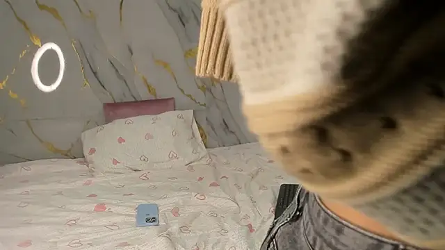 Amanda Rossi online show from April 1, 2026, 3:53 pm