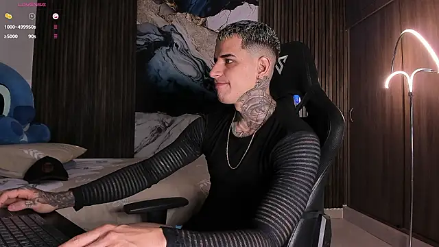 Snapshot of trisstann_ chatting on February 14, 2026, 4:48 pm trisstann online show from February 14, 2026, 4:48 pm