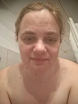 Snapshot of VitniKis chatting on February 4, 2026, 8:25 pm VitniKis online show from February 4, 2026, 8:25 pm