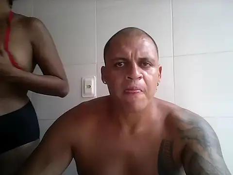 Snapshot of Cris_Latrel chatting on February 4, 2026, 4:02 pm Cris Latrel online show from February 4, 2026, 4:02 pm