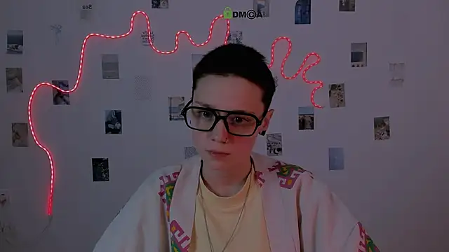 Snapshot of emi_fade chatting on February 5, 2026, 1:49 pm emi fade online show from February 5, 2026, 1:49 pm