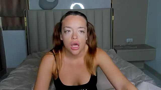 stellaa quenn online show from March 21, 2026, 12:04 am