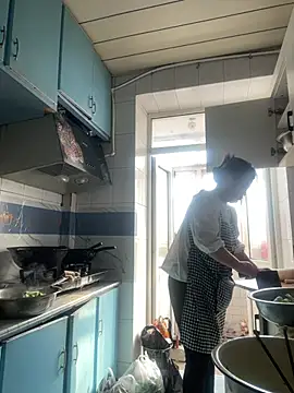 Youyou 12 online show from March 17, 2026, 1:10 am