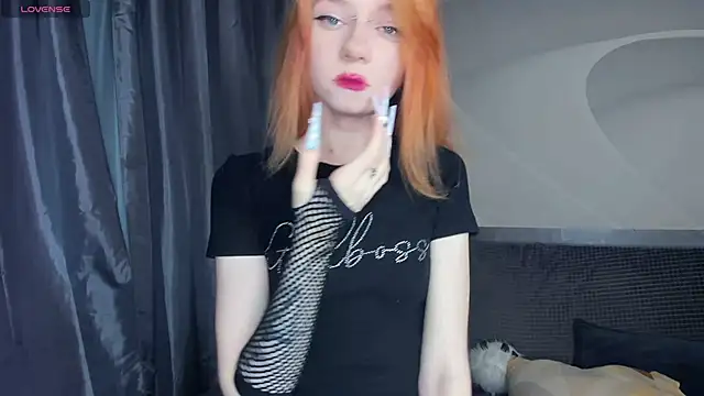 Snapshot of TarynPalek chatting on June 18, 2026, 7:41 am TarynPalek online show from June 18, 2026, 7:41 am