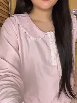 Snapshot of Luna_Nhii05 chatting on February 4, 2026, 2:39 am Luna Nhii05 online show from February 4, 2026, 2:39 am