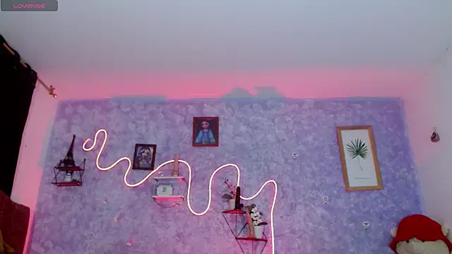 Everlin  Hot  online show from March 16, 2026, 2:17 am