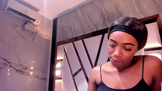 Snapshot of emii_brown chatting on February 12, 2026, 1:55 am emii brown online show from February 12, 2026, 1:55 am