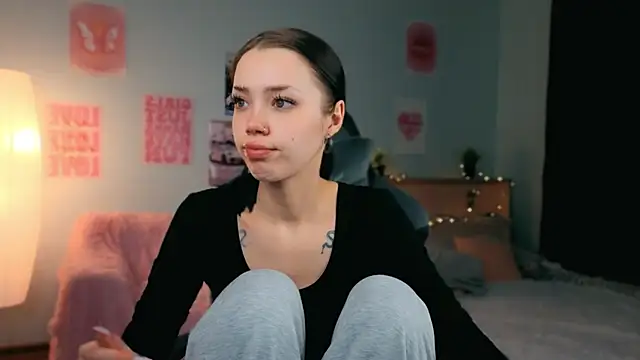 Snapshot of Vexnexe chatting on February 13, 2026, 6:48 pm Vexnexe online show from February 13, 2026, 6:48 pm