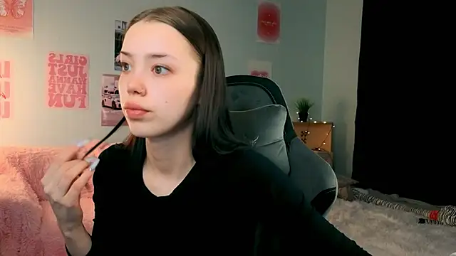 Snapshot of Vexnexe chatting on February 26, 2026, 7:35 pm Vexnexe online show from February 26, 2026, 7:35 pm