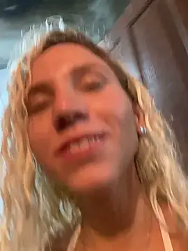 Snapshot of LoiraQuente69 chatting on February 6, 2026, 10:13 pm LoiraQuente69 online show from February 6, 2026, 10:13 pm