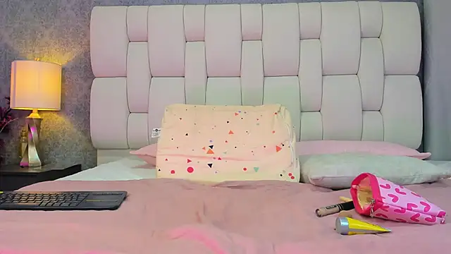 Snapshot of sophiaa10 chatting on February 6, 2026, 7:06 pm sophiaa10 online show from February 6, 2026, 7:06 pm