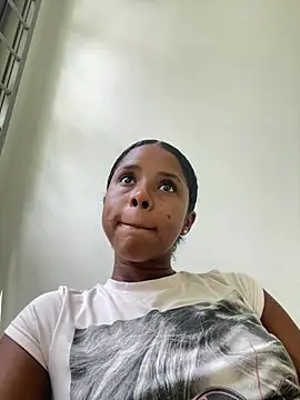 Snapshot of LIA_PARKERR chatting on April 14, 2026, 6:47 pm LIA PARKERR online show from April 14, 2026, 6:47 pm
