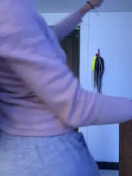 Snapshot of suky_pou chatting on February 17, 2026, 4:24 pm suky pou online show from February 17, 2026, 4:24 pm