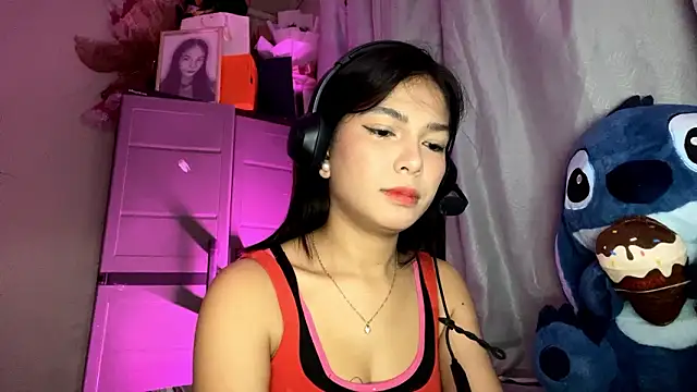 ConstancePorrini online show from February 16, 2026, 10:33 am