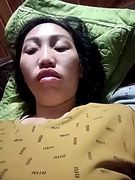 hot-luna- online show from April 3, 2026, 9:57 pm