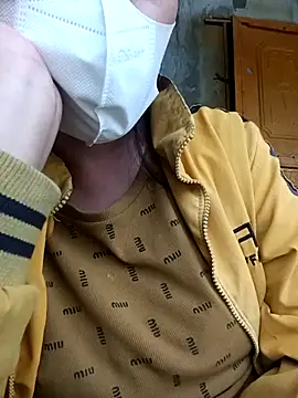 hot-luna- online show from April 4, 2026, 10:02 am