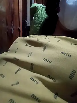 hot-luna- online show from April 4, 2026, 10:07 pm