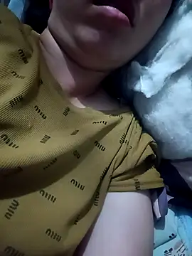 hot-luna- online show from April 14, 2026, 10:27 pm