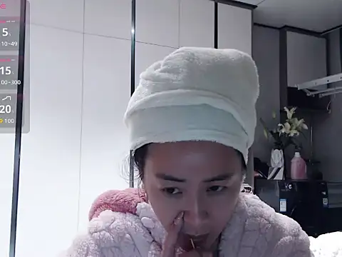 Snapshot of Tsuki-y chatting on March 1, 2026, 4:20 pm Tsuki-y online show from March 1, 2026, 4:20 pm