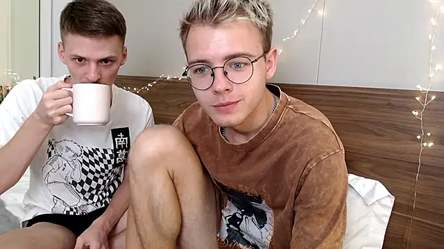 Snapshot of NikiKerryCum chatting on February 14, 2026, 1:30 pm NikiKerryCum online show from February 14, 2026, 1:30 pm