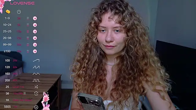 Snapshot of Milounee chatting on July 1, 2026, 6:04 am Milounee online show from July 1, 2026, 6:04 am