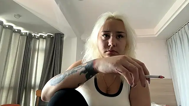 Snapshot of LuxureMia chatting on February 2, 2026, 5:06 am LuxureMia online show from February 2, 2026, 5:06 am