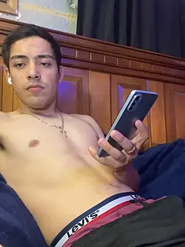 Snapshot of Tupapi696969q chatting on May 13, 2026, 4:32 am Tupapi696969q online show from May 13, 2026, 4:32 am