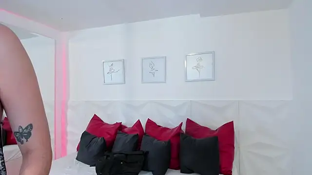 Snapshot of naomi_amoretti chatting on February 11, 2026, 4:34 pm naomi amoretti online show from February 11, 2026, 4:34 pm