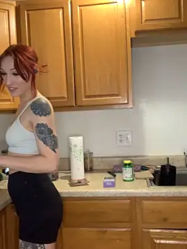 Snapshot of ThornsandHoney chatting on February 15, 2026, 11:56 pm ThornsandHoney online show from February 15, 2026, 11:56 pm