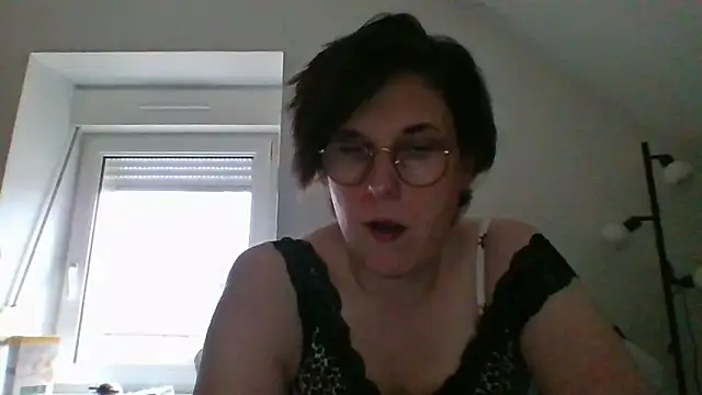 Snapshot of OIseauNoir88 chatting on March 22, 2026, 8:51 am OIseauNoir88 online show from March 22, 2026, 8:51 am