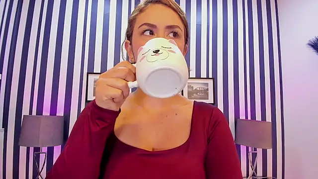 TherezaLarson online show from April 17, 2026, 11:57 am